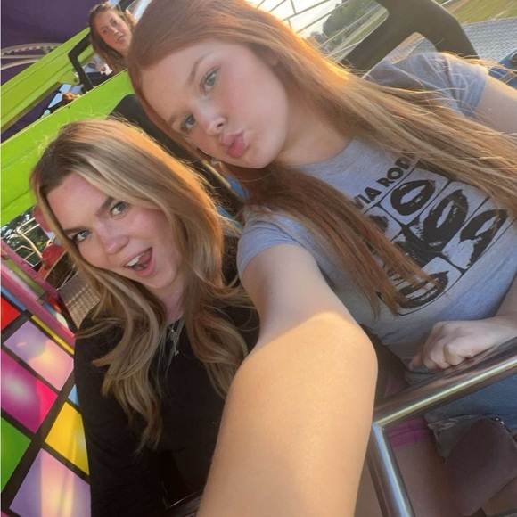 Meet your Posher, Viv - Picture 2 of 5